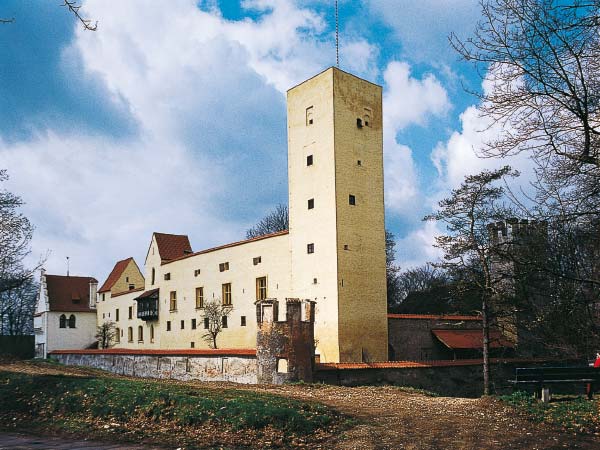 Foto: Turm des Burgmuseums in Grünwald