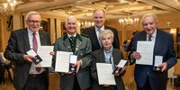 Ehrung Bundesverdienstmedaille 2022 Foto: Konnten aus den Händen von Landrat Christoph Göbel die von Bundespräsident Frank-Walter Steinmeier verliehene Verdienstmedaille des Verdienstordens der Bundesrepublik Deutschland entgegennehmen (v. l. n. r.): Helmut Gierke, Dr. Rudolf Pauli, Brigitte Scholle und Wolfgang Franz.