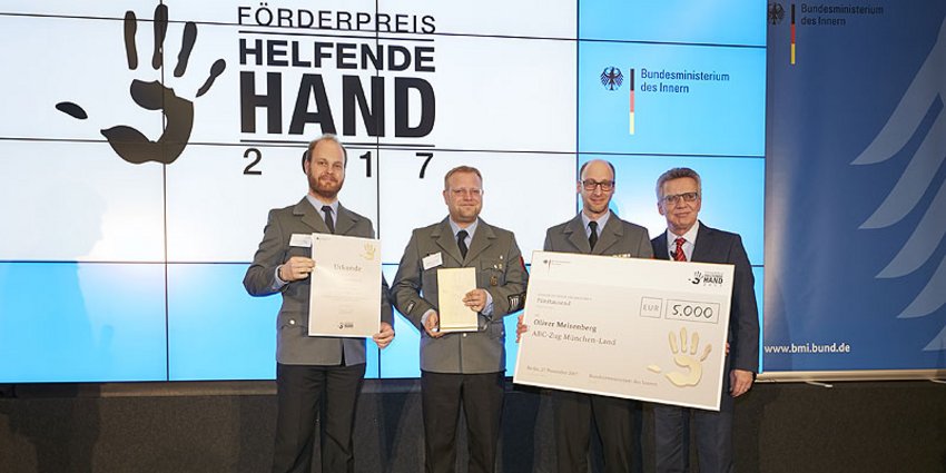 Foto: Verleihung Förderpreis "Helfende Hand"