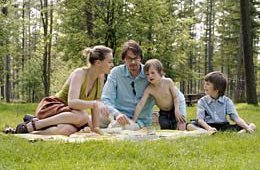 Eine Familie im Grünen Foto: Familie im Grünen