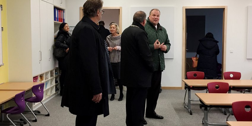 Im Anschluss an die offizielle Eröffnung konnten sich die Gäste bei einer Führung einen Eindruck der neuen Schule machen. Hier im Bild: einer der Klassenräume. Foto: Im Anschluss an die offizielle Eröffnung konnten sich die Gäste bei einer Führung einen Eindruck der neuen Schule machen. Hier im Bild: einer der Klassenräume.