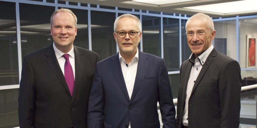 Zweckverbandsvorsitzender Landrat Christoph Göbel, künftiger Vorstandsvorsitzender Andreas Frühschütz, amtierender Vorstandsvorsitzender Josef Bitt (v.l.n.r.) Zweckverbandsvorsitzender Landrat Christoph Göbel, künftiger Vorstandsvorsitzender Andreas Frühschütz, amtierender Vorstandsvorsitzender Josef Bitt (v.l.n.r.)