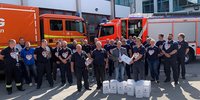 Foto: Gruppenfoto der am Hochwasser-Einsatz beteiligten Feuerwehrkräfte.