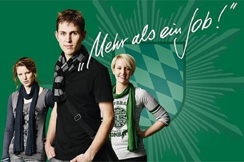 Foto: Drei Auszubildende der Polizei