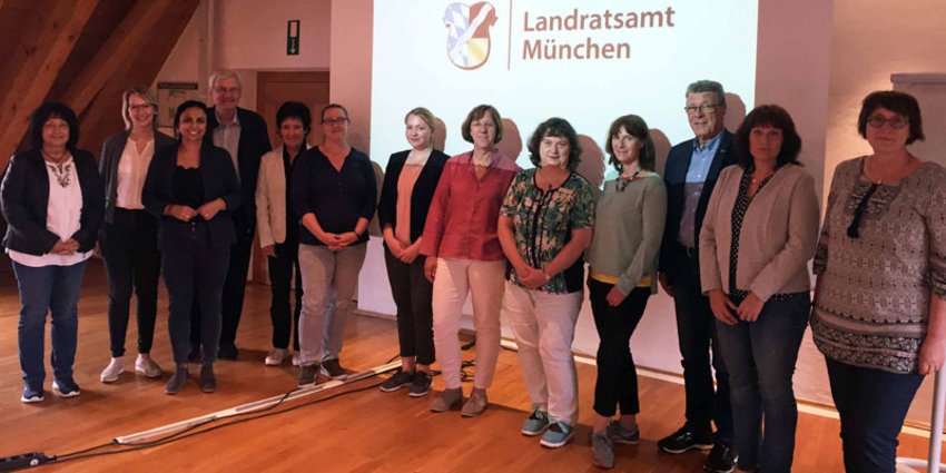 Teilnehmerinnen und Teilnehmer des dritten Austauschtreffens der demenzfreundlichen Kommunen im Landkreis Teilnehmerinnen und Teilnehmer des dritten Austauschtreffens der demenzfreundlichen Kommunen im Landkreis