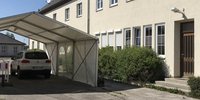 Teststation vor dem Behandlungszentrum in Unterföhring Teststation vor dem Behandlungszentrum in Unterföhring