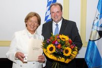 Foto: Ehrenring für Altlandrätin Johanna Rumschöttel