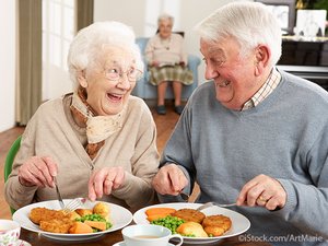 Foto: Älteres Paar beim Essen