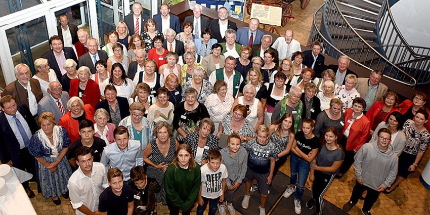 Foto: 15 Einzelpersonen und sieben Gruppen wurden Mitte September in den Neuen Bürgerstuben in Oberschleißheim für ihr Engagement im sozialen Bereich geehrt.