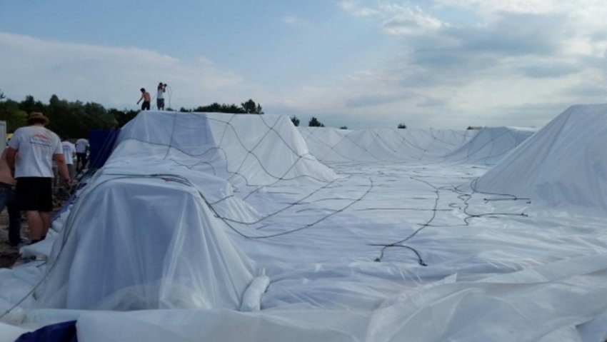 Traglufthalle Aufbau - Teil 1 Foto: So sah es aus, kurz bevor das Gebläse angeworfen wurde