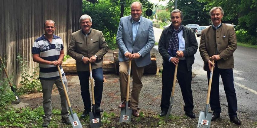 Spatenstich für geplanten Geh- und Radweg in Aying Spatenstich für geplanten Geh- und Radweg in Aying