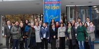 Foto: Die Teilnehmer der Veranstaltung setzten gemeinsam ein Zeichen gegen Gewalt an Frauen.
