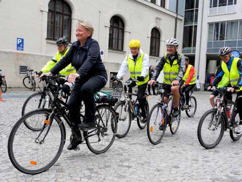 Foto: Bürgermeisterin Tausendfreund mit Fahrradteam