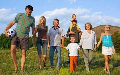 Foto: Familie in der Natur