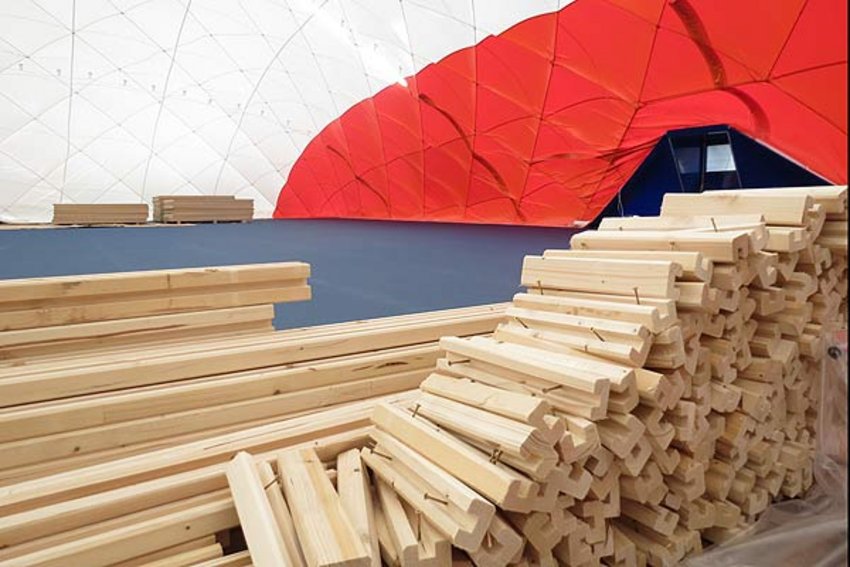 Holz in Traglufthalle Foto: Holz in Traglufthalle