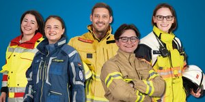 Foto: Drei Frauen und zwei Männer in verschiedener Einsatzkleidung (v.l.n.r.): Rettungsdienst, THW, Katastrophenschutz, ABC-Zug, Feuerwehr