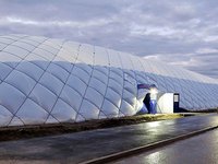 Foto: Außenansicht der Traglufthalle Unterföhring