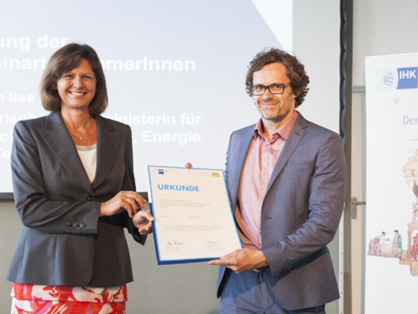 Wirtschaftsministerin Ilse Aigner mit Holger Hartung Foto: Wirtschaftsministerin Ilse Aigner mit Holger Hartung