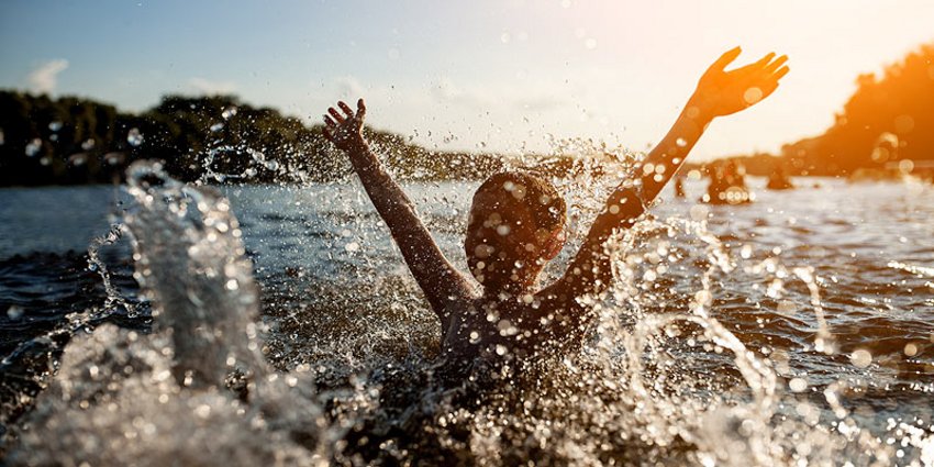 Foto: Kind im Wasser