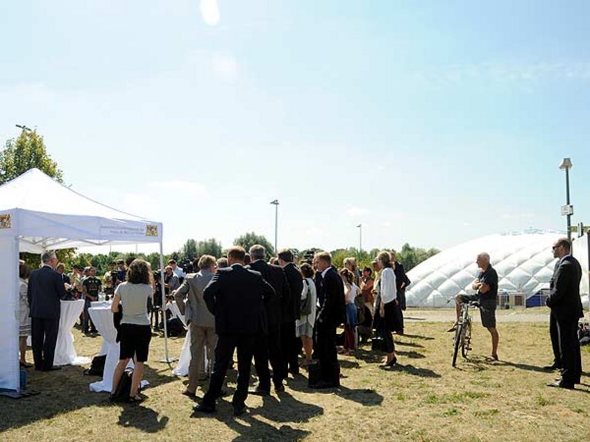 Traglufthalle Taufkirchen Foto: Minister in Taufkirchen