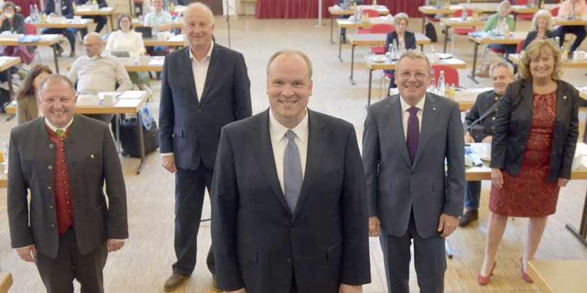 Landrat Christoph Göbel mit seinen Stellevertretern: v.l. Otto Bußjäger, Christoph Nadler, Landrat Christoph Göbel, Ernst Weidenbusch, MdL, und Annette Ganssmüller-Maluche Landrat Christoph Göbel mit seinen Stellevertretern: v.l. Otto Bußjäger, Christoph Nadler, Landrat Christoph Göbel, Ernst Weidenbusch, MdL, und Annette Ganssmüller-Maluche