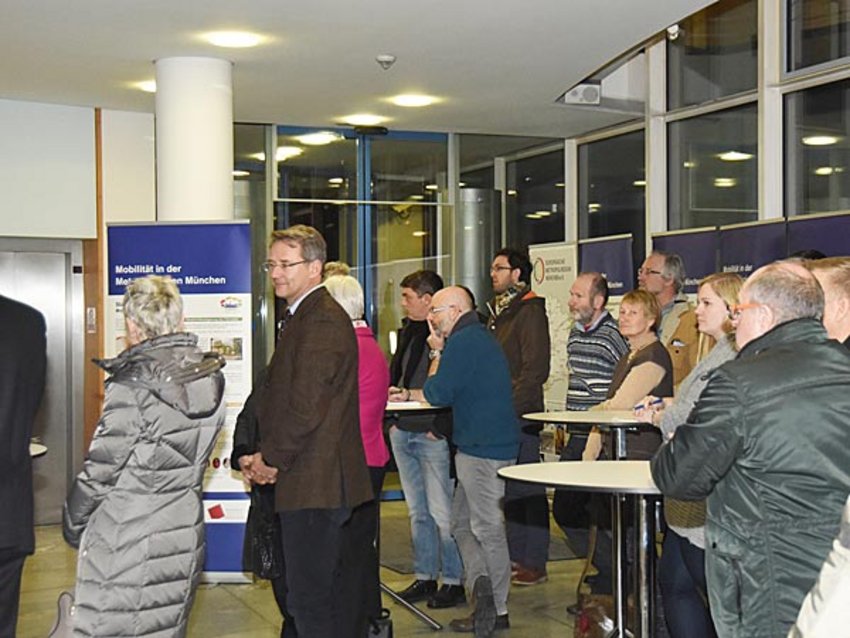 Foto: Zahlreiche Besucher kamen zur Ausstellungseröffnung am 9. Januar in das Landratsamt.