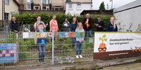 Bald kann geerntet werden im Schulgarten der Grundschule Unterföhring Bald kann geerntet werden im Schulgarten der Grundschule Unterföhring: (hinten v. l. n. r) Aurelia Fellbrich (Acker-Coach), Nina Lokare (Stellv. Schulleiterin), Anne Kösler (Ernährungsberaterin des Landkreises München), Silvia Mayr (Koordinatorin Bayern Süd Ackerdemia e. V.), Franziska Pretzer (Jugendsozialarbeit), Landrat Christoph Göbel und Unterföhrings Erster Bürgermeister Andreas Kemmelmeyer; (vorne v. l. n. r.) die Hobby-Gärtner Tom Frühwirt, Selma Dürr und Noelle Hardt.