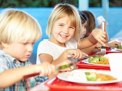 Foto: Kinder beim Essen