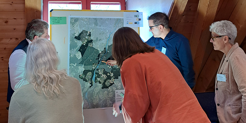 Auftaktveranstaltung Klimafolgenanpassungskonzept Foto: Reges Interesse bei Kommunen und Akteuren weckte die Auftaktveranstaltung zur Erarbeitung eines Klimafolgenanpassungskonzepts für den Landkreis München. Im gemeinsamen Austausch wurden bereits erste Betroffenheiten in den Kommunen identifiziert und diskutiert.