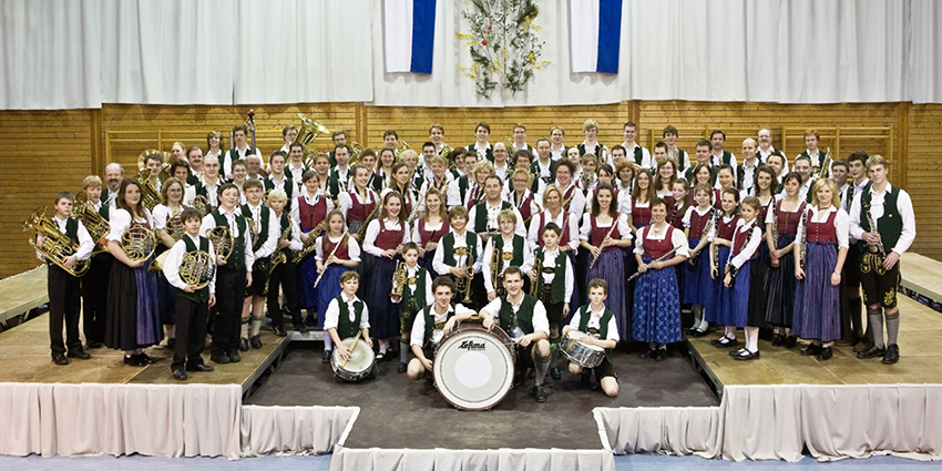 Bild: Gruppenbild der Blaskapelle Höhenkirchen-Siegertsbrunn
